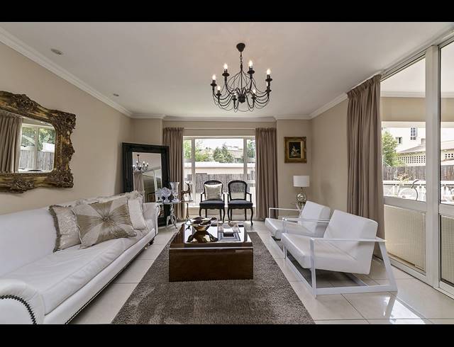 3 BEDROOM APARTMENT RENTED IN HYDE PARK